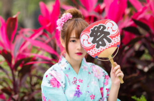 まつげエクステした女の子